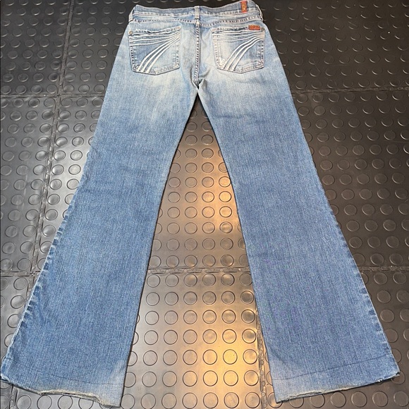 Dojo 28 x 31 x 8  —-7 For All Mankind Faded Blue Mid-Rise Jeans - Picture 8 of 11